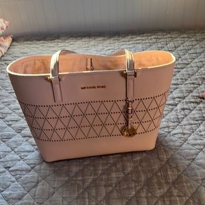 Michael Kors shoulder tote /Wallet included